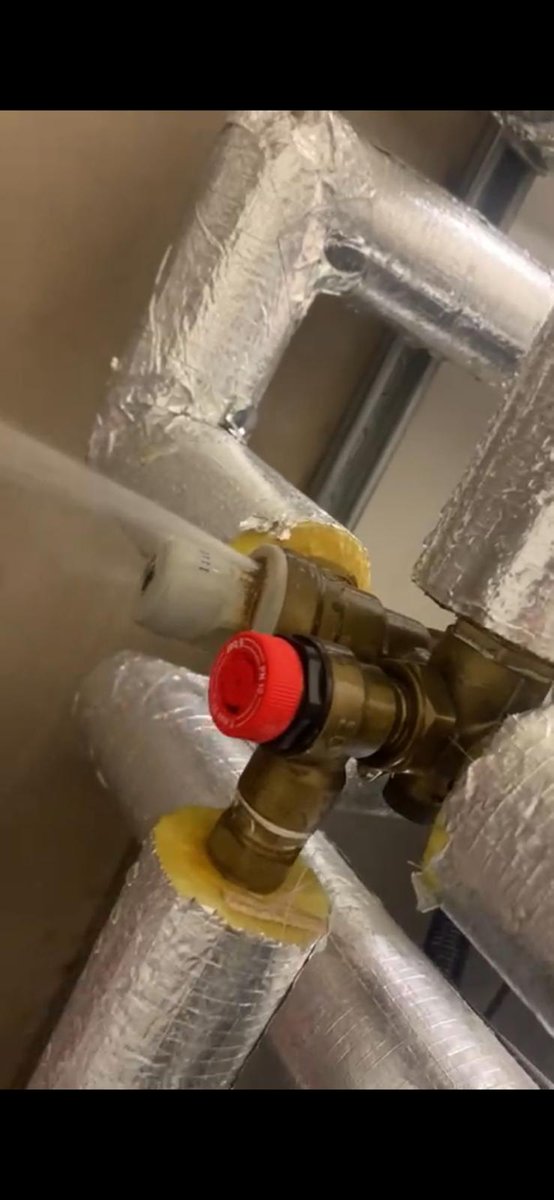 CAServicesNILt2's tweet image. We offer a 24/7 365 days reactive call out service
Last Friday evening a call to a leak which was business critical engineer arrived within the hour, isolated &amp;amp; made safe, resulting in a limited amount of downtime for the business
#reactivework #plumbing #heating #emergency