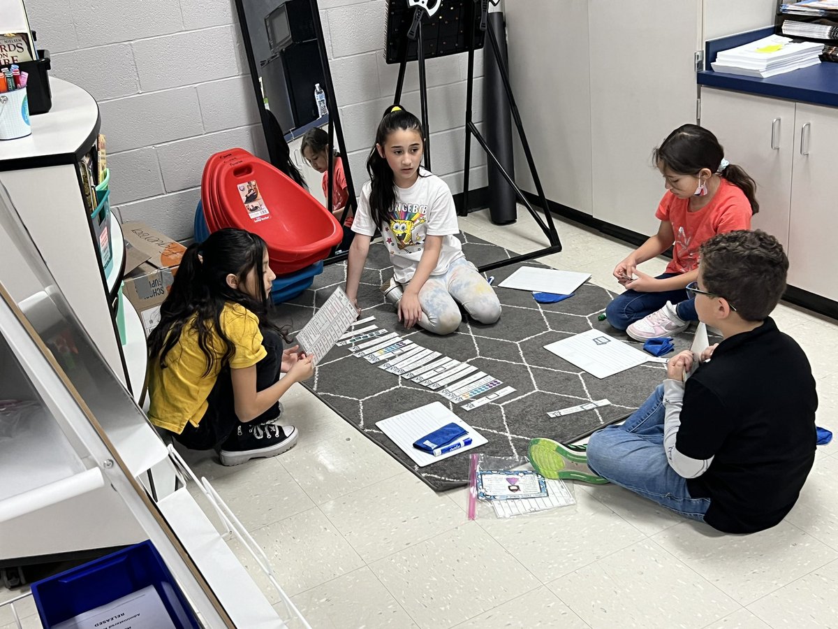 _ohhperlaa's tweet photo. 3rd grade STAAR math review fun Friday ✨ @Jones_YISD @TierraDelSol_ES @TdsHerrera https://t.co/h6oQMNyIjz