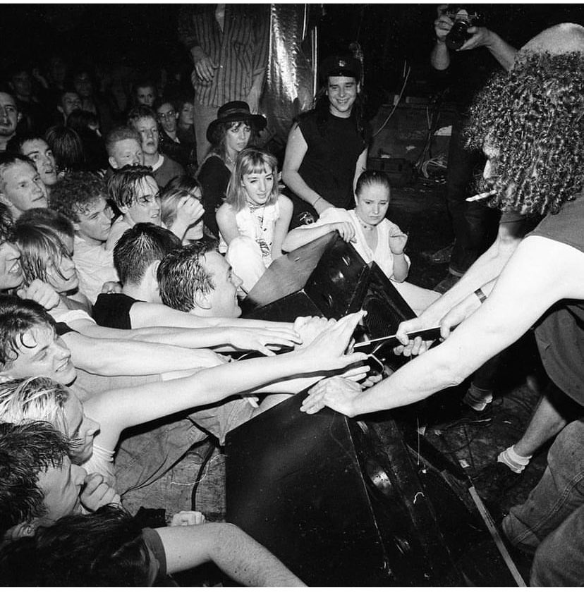 Great photo of a Manics gig at the Marquee in 1991 by Martyn Goodacre with Shampoo in the background  #TOTP