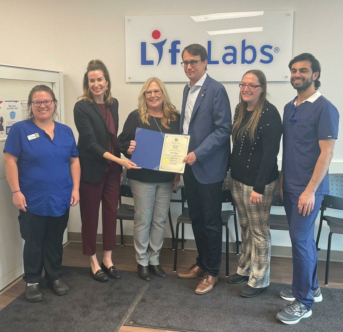 Monte McNaughton on Twitter "Enjoyed joining lab technicians and the team in Komoka, Ontario