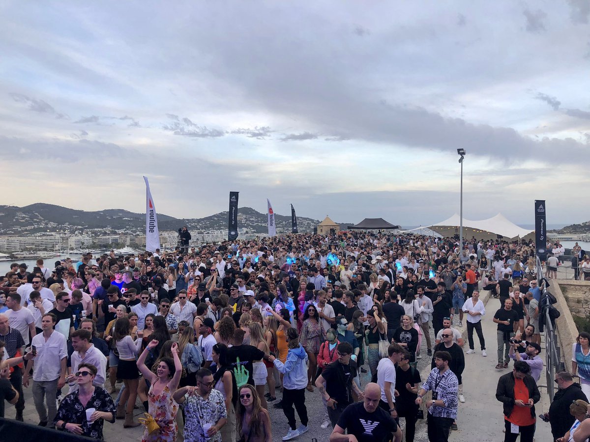 nelly loriaux tweet media