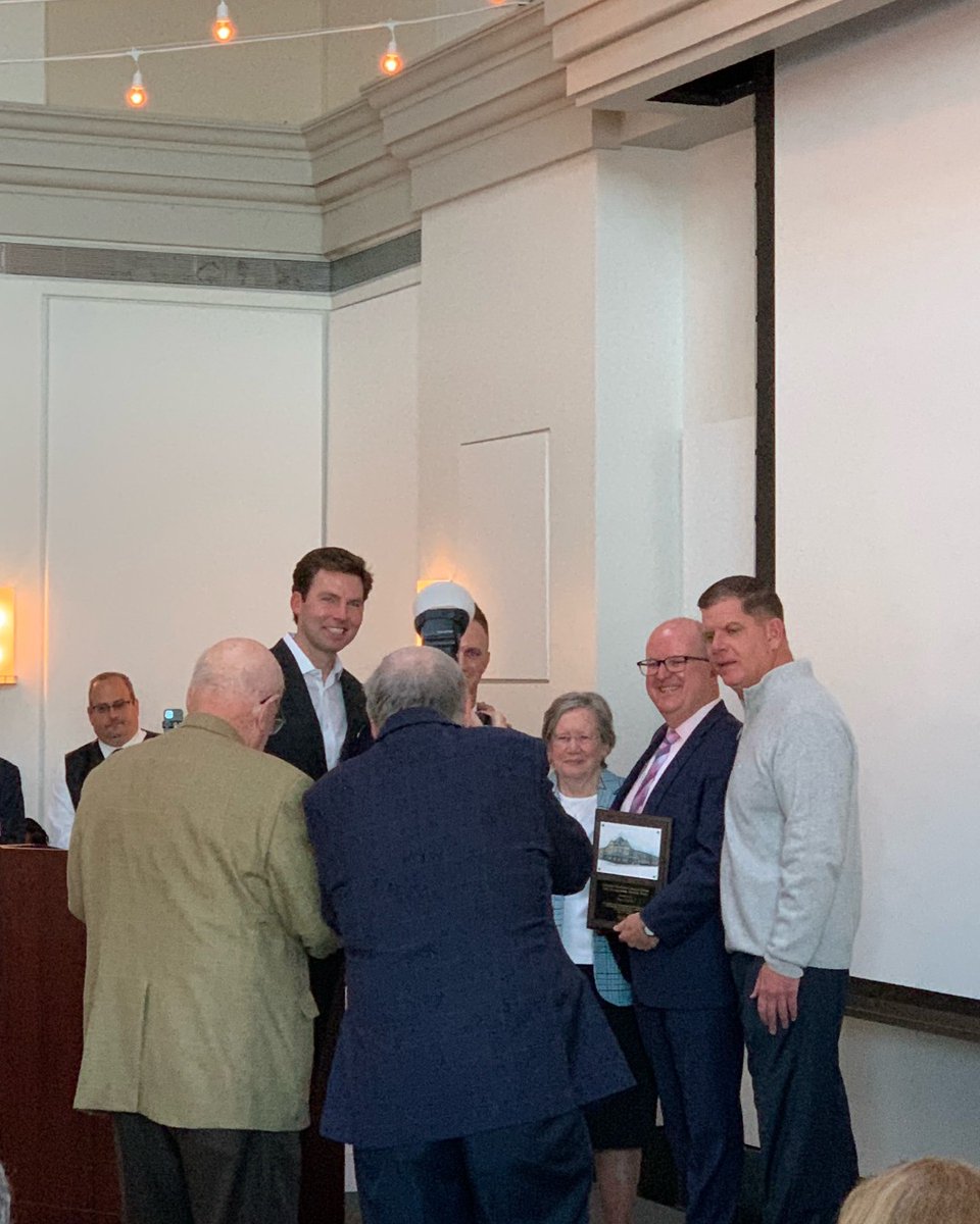 We want to congratulate CBCU Director @tinlin_tom who was named the Jack Shaughnessy Service Award Honoree last night at the @charitiesboston Laboure Spring Reception!! Congratulations Tom! @MartyJWalsh 

Learn more here: ccab.org/community-cham…