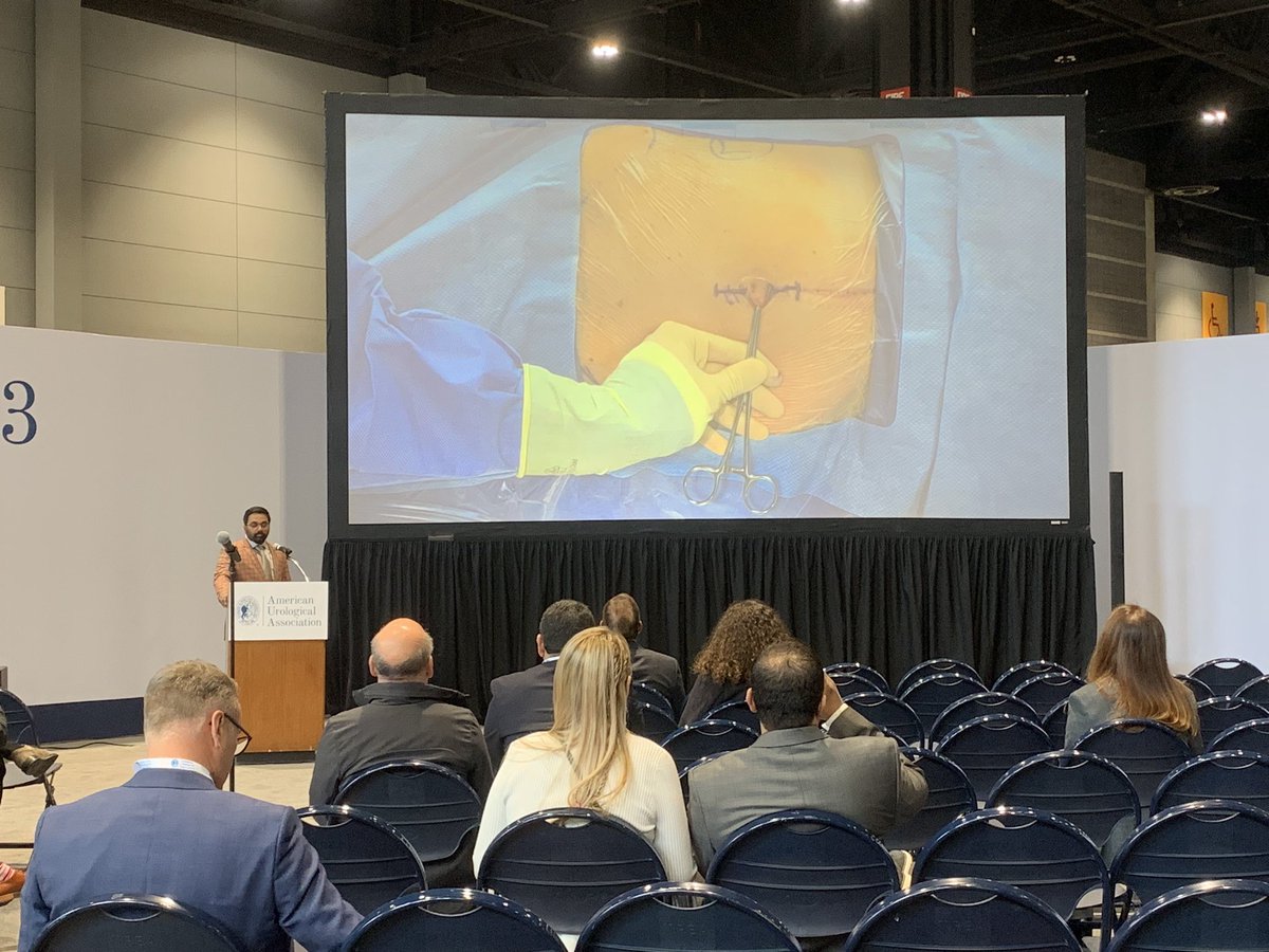 NicolasSoputro's tweet photo. Great presentation @JayChavaliMD showcasing the unique approach of kidney autotransplantation with Boari flap ureteral reimplant using #SinglePortRobot #AUA2023 #RoboticUrologyCleveland @drjkaouk @moeltemamy https://t.co/WHnrC8RYhE