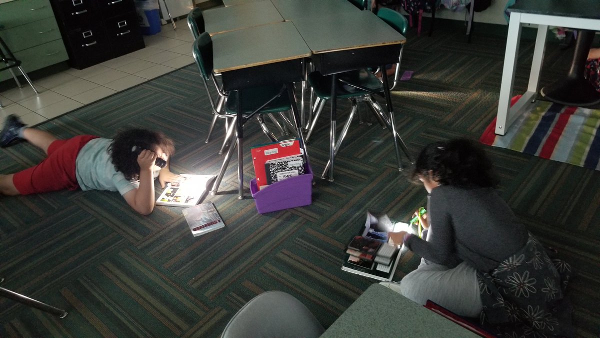 ASavage3rdgrade's tweet photo. Flashlight Friday
What a fun way to wrap up our week! https://t.co/1wkgTc4WtB