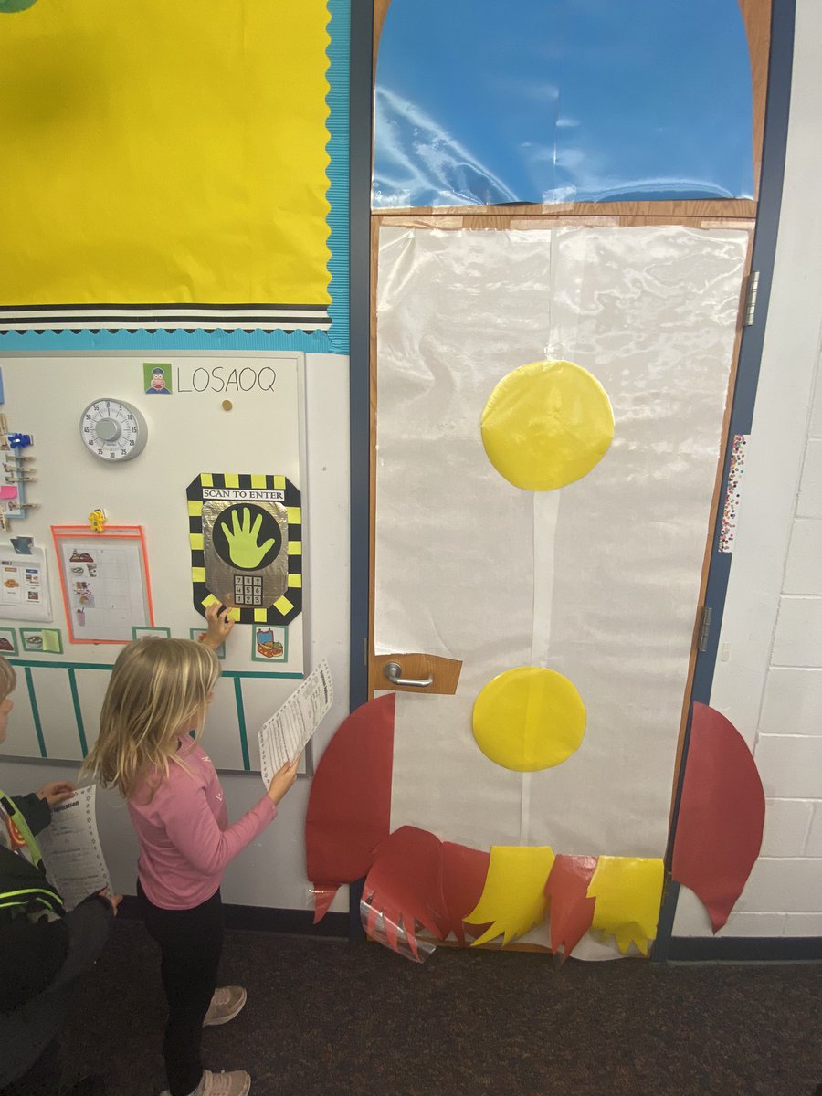 Students had to enter a code and scan their hand to enter the space shuttle. The pit was transformed into a glowing galaxy! 🌠🌌✨