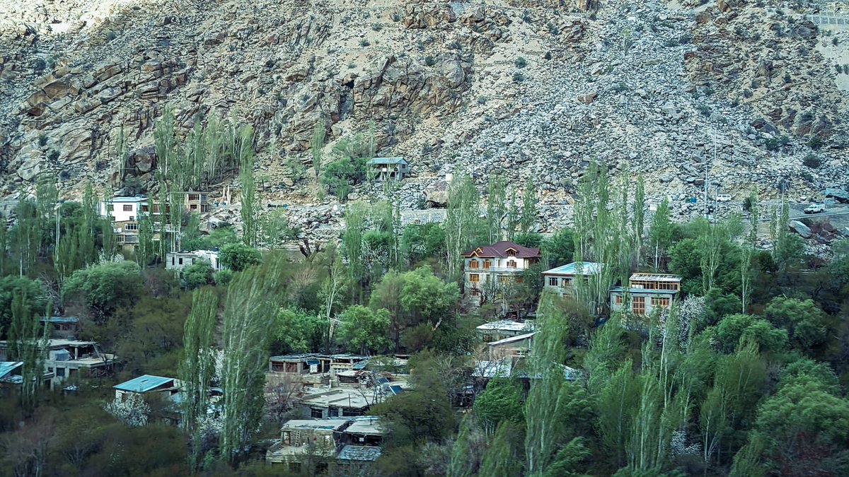stanzin_gaphel's tweet photo. Guess this Village of Kargil! Ps : not Sankoo.
#Kargil #kargiltourism #KargilLadakh https://t.co/L3ANDsSkOm