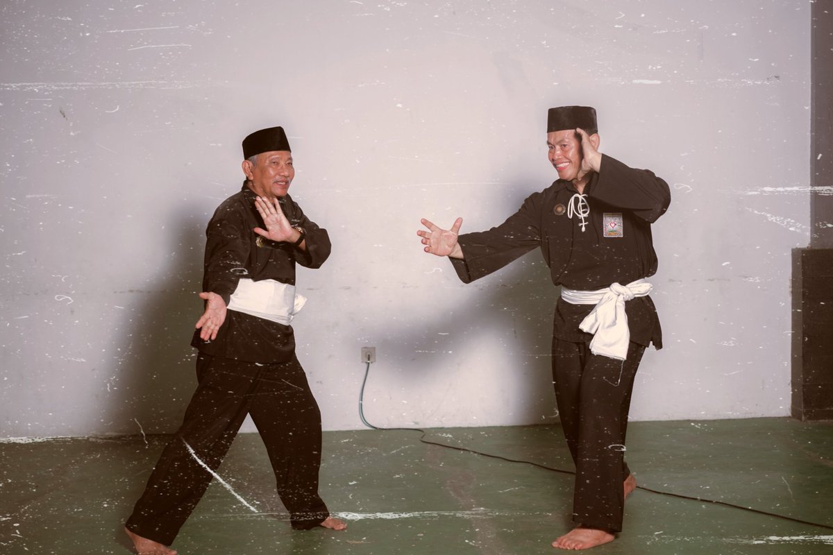 Iswara_Bagas's tweet image. Gerak lahir luluh dengan gerak batin
Gerak batin tercermin oleh gerak lahir
#psht #ipsi #pencaksilat