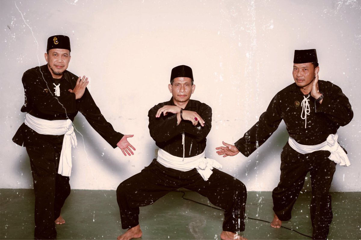 Iswara_Bagas's tweet image. Gerak lahir luluh dengan gerak batin
Gerak batin tercermin oleh gerak lahir
#psht #ipsi #pencaksilat