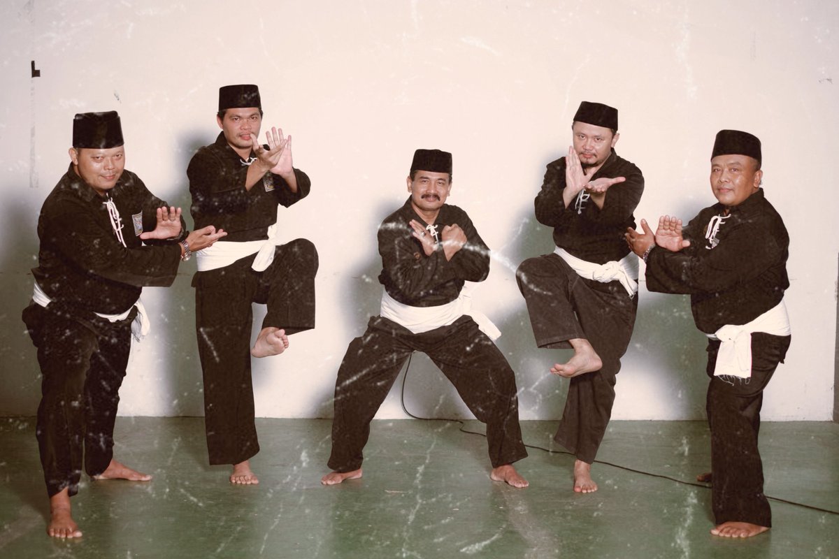 Iswara_Bagas's tweet image. Gerak lahir luluh dengan gerak batin
Gerak batin tercermin oleh gerak lahir
#psht #ipsi #pencaksilat