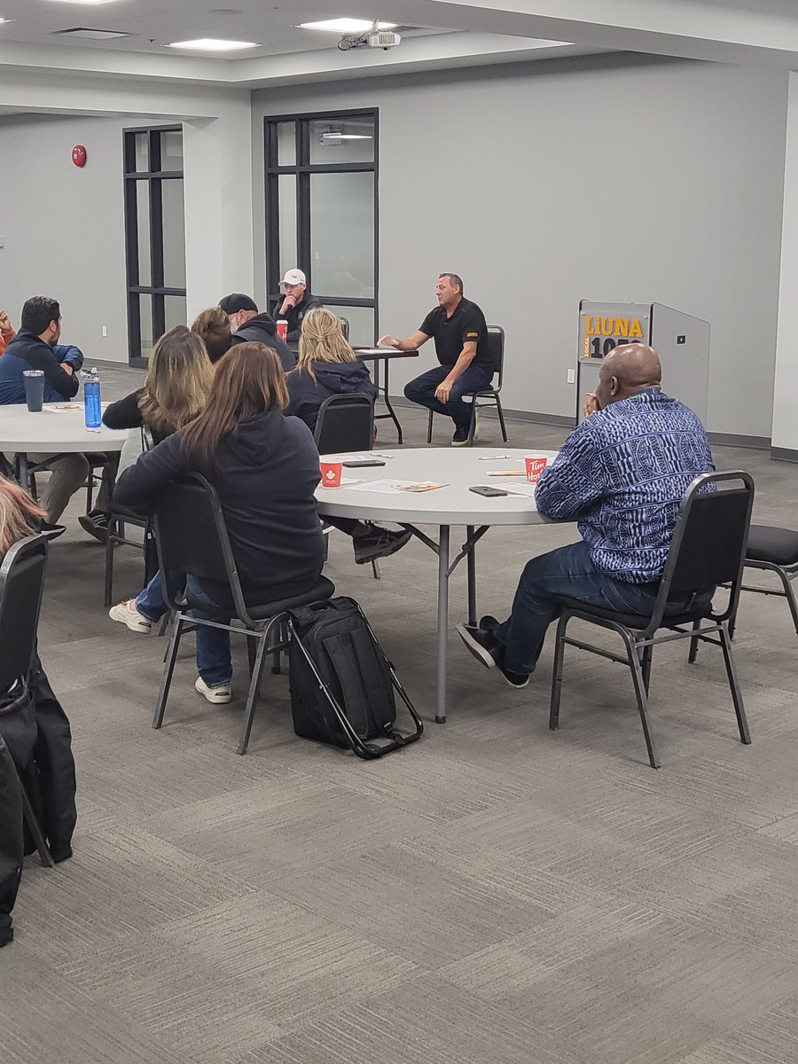 École secondaire catholique Mgr-Bruyère tweet media