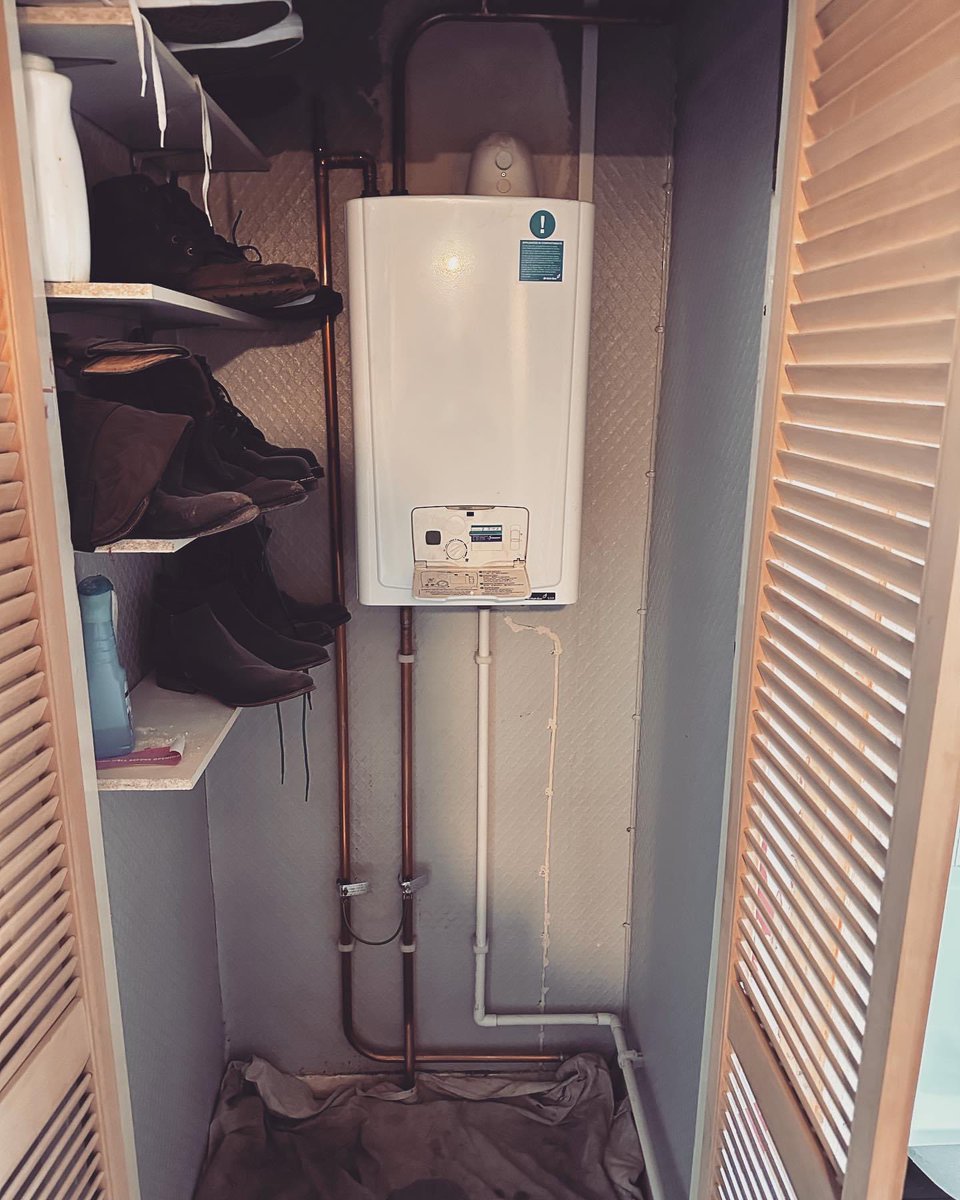 🔵 Time for a new boiler? 🔵

Finishing the week off with a convert to combi, moving this Ideal Logic to the loft creating so much more space for this customer, we also installed a Nest Smart Thermostat that went with this new install nicely 🔧👍🏼

#imaheatingsolutions