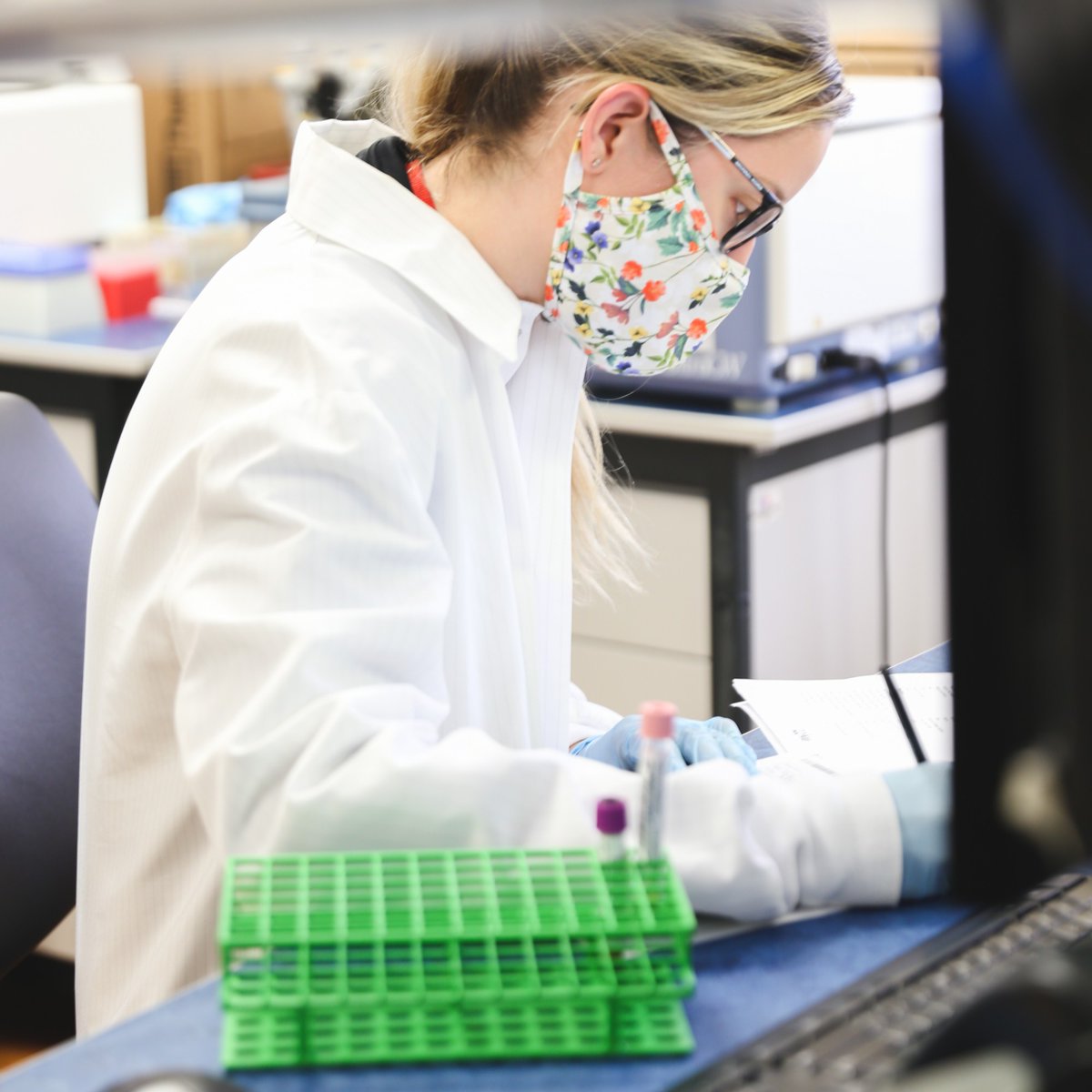 LifeSouth's tweet image. Testing blood to keep patients healthy 🧪 Just another day in the life of a LifeSouth lab technician. #MedicalLabProfessionalsWeek