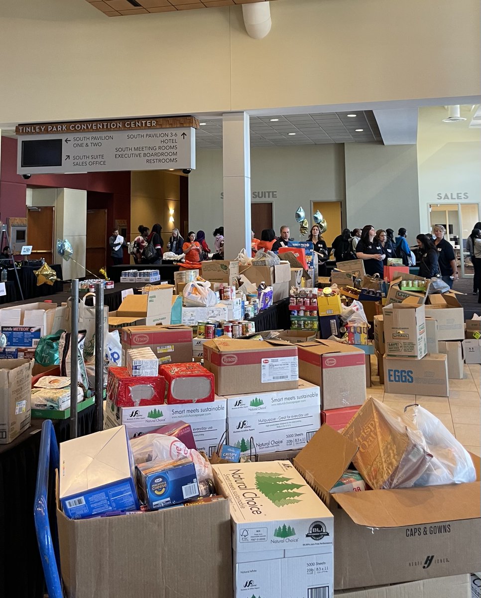 BCBSIL on Twitter "Happy April Food Day! We joined UnitedWay to sort and box hundreds of food
