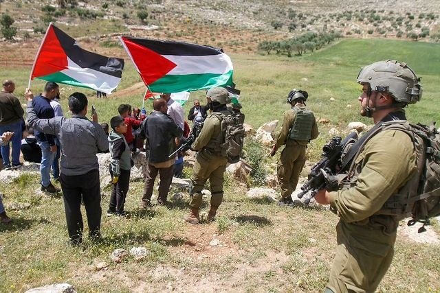 Freedom_for_Pal's tweet photo. #palestine 🇵🇸 Israeli occupation troops suppress the weekly Anti-settlement march in Beit Dajan, Nablus.
#palestine🇵🇸 #freepalestine🇵🇸
#myhurt #savesheikhjarrah #savesilwan #savelifta #standwithpalestine #palestine #savepalestine #palestina #palestinian #palestinians https://t.co/oY1EvyoTeN