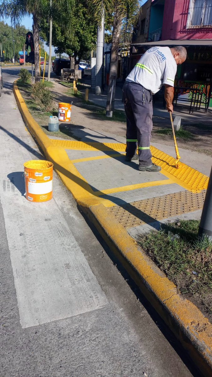 vivientigre's tweet photo. #Hoy realizamos demarcación vial en la calle Larrea entre Juan B Justo y Azcuénaga  Barrio San José
#TigreEsMiVids
@ZamoraJulio https://t.co/6zGFMwO1fz