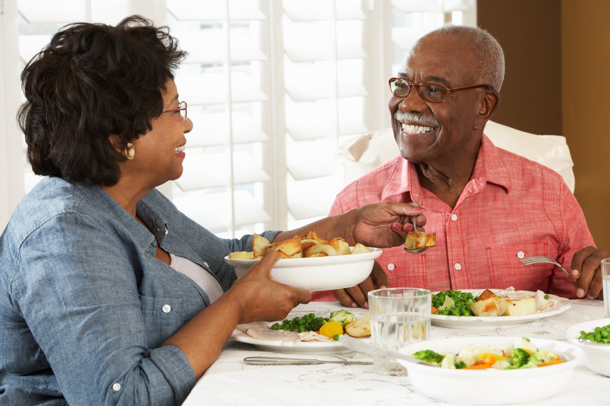 USDA_FNA's tweet photo. Before #NMHM2023 ends, learn how #DietaryGuidelines resources available in English and Spanish can help you customize healthy eating patterns to center and celebrate cultures in health. https://t.co/O79Jze0b3G https://t.co/YQnxgRn3QE
