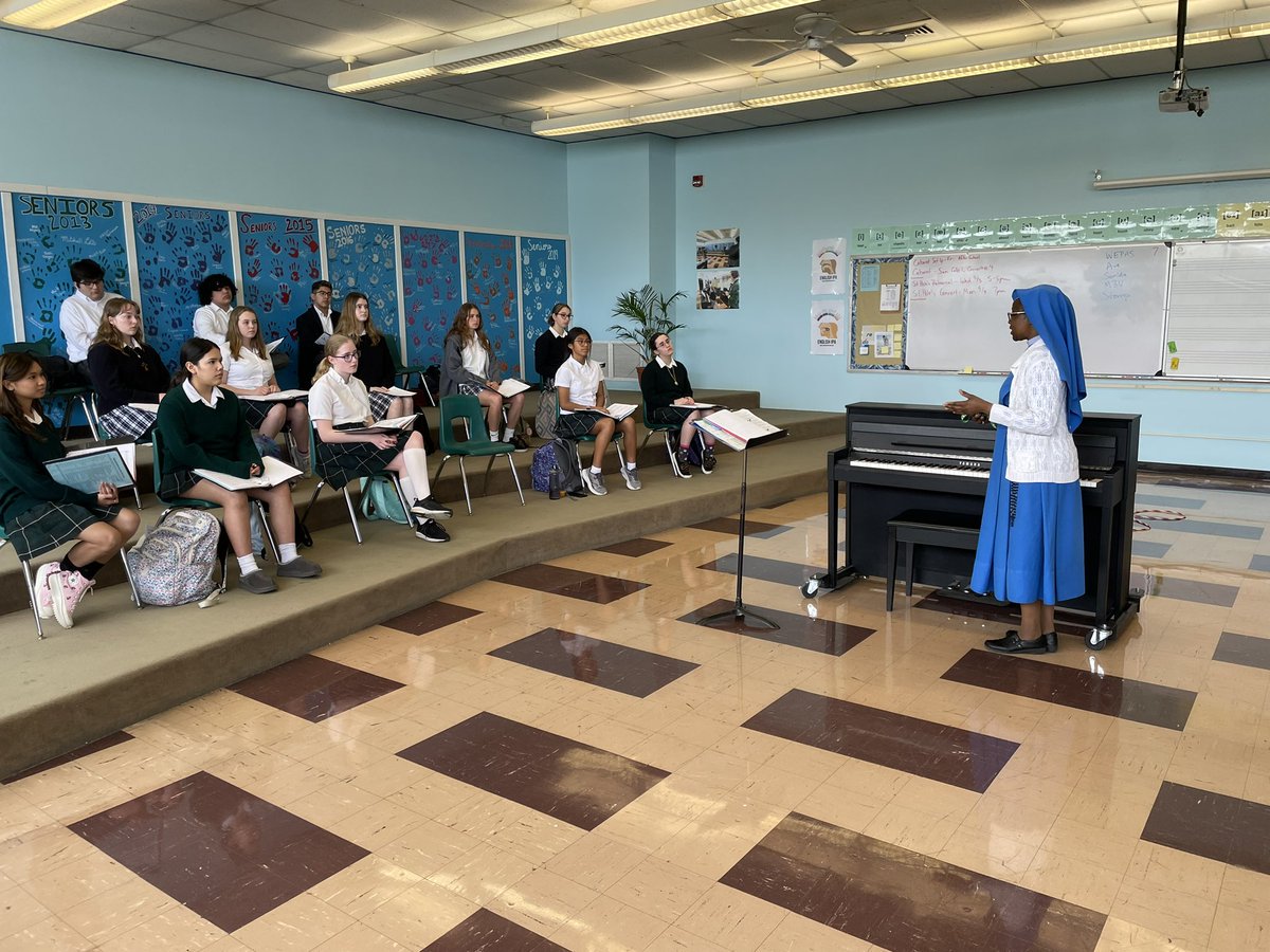 boylanchoir's tweet photo. We loved having Sr. Nnedimma visit class today. We are preparing to sing her composition “Ave Maria, Mother of God” at Mass next week. We will also be celebrating her Silver Jubilee! 💚💛🎶💙 https://t.co/AsvrSkIfll