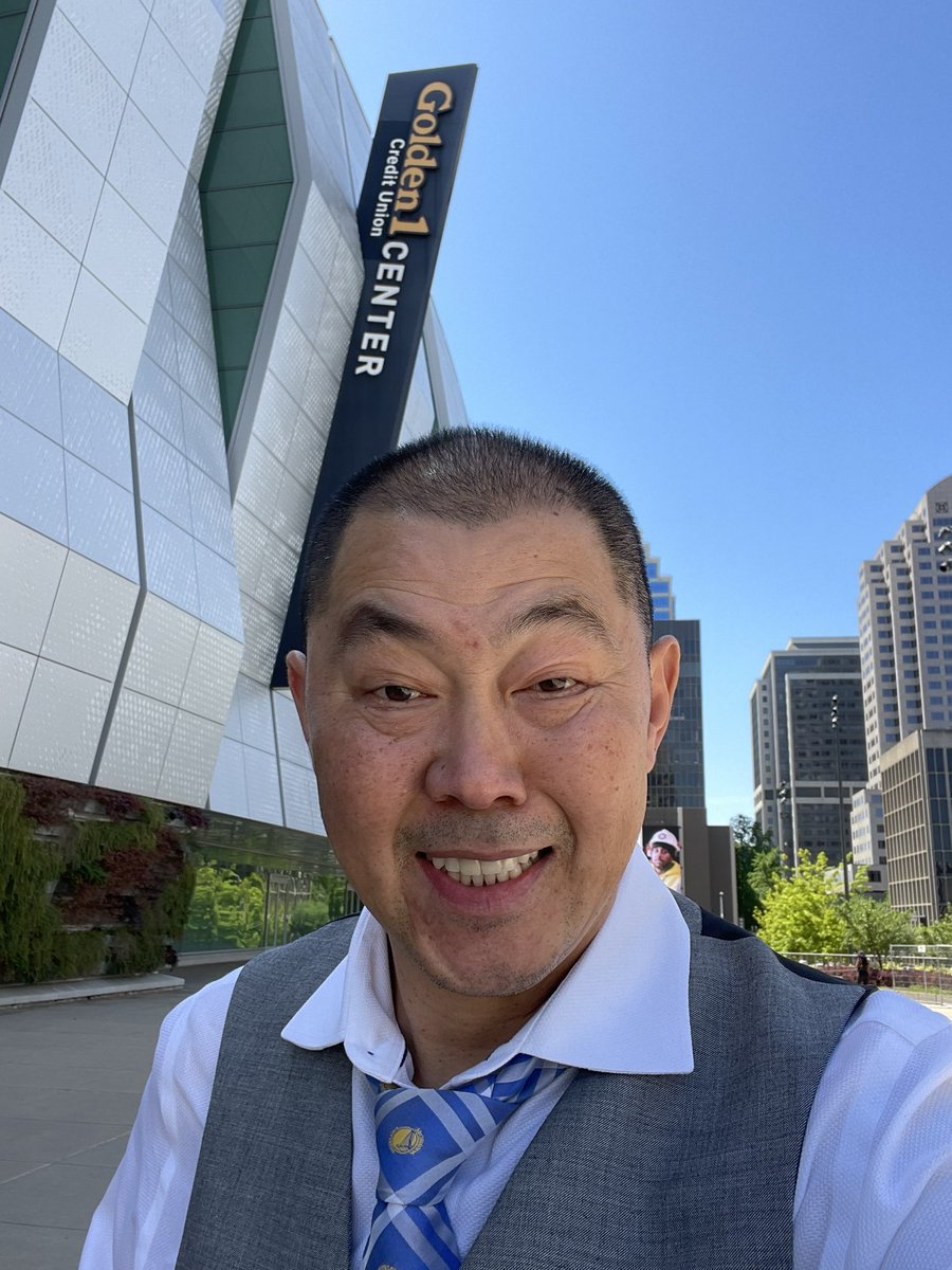 THEDUBAGENT's tweet photo. Great news...i’m ready for the 5pm tip off🤗🤗🤗.  Bad news...showed up at the wrong stadium😂🤣😂. Go Dubs!!! It Ends Tonight👊👊👊#webelieve #itendstonight #game6sign #beatthekings #dubsin6 #dubnation #webelievguy #DubAgent @warriors @NBCSWarriors @957thegame @ESPNNBA https://t.co/gf2Hw3dlKl