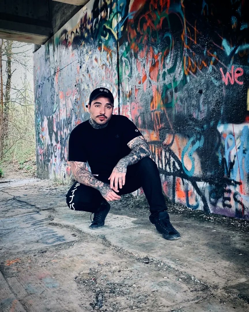 iamlostways's tweet photo. Two tone paint dripping yeah it's black on black 🎨🖤🏴
.
#BlackonBlack out everywhere 5.5.2023
.
#lostways #music #hiphop #althiphop #alt #newmusic #art #artist #portraits  #graffiti  #exclusiveshots  #grunge #emo #goth #blackwork #tattoo #ink #inked #tattooart  #fridaymorning https://t.co/tcdWfEhDGa