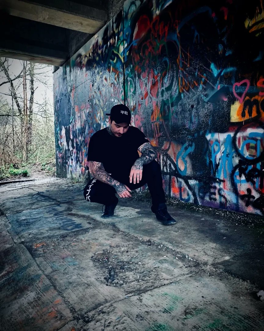 iamlostways's tweet photo. Two tone paint dripping yeah it's black on black 🎨🖤🏴
.
#BlackonBlack out everywhere 5.5.2023
.
#lostways #music #hiphop #althiphop #alt #newmusic #art #artist #portraits  #graffiti  #exclusiveshots  #grunge #emo #goth #blackwork #tattoo #ink #inked #tattooart  #fridaymorning https://t.co/tcdWfEhDGa