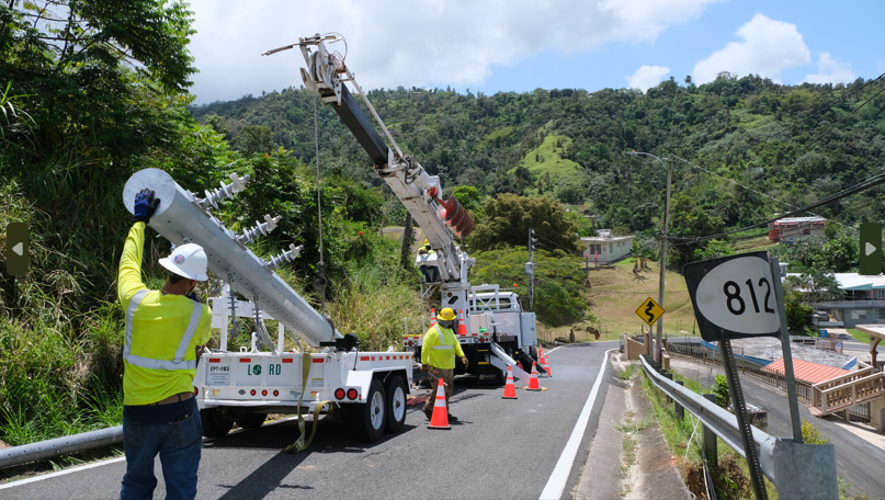 lumaenergypr's tweet photo. MANEJO DE VEGETACIÓN EN PROCESO: Las brigadas despejaron recientemente la vegetación y reemplazaron postes rotos en la carretera PR-812 en Dajao, Bayamón.
LUMA está modernizando la infraestructura y ha reemplazado sobre 4,700 postes hasta hoy en toda la isla.
#ProgresoDeLUMA https://t.co/sVbRHciQL1