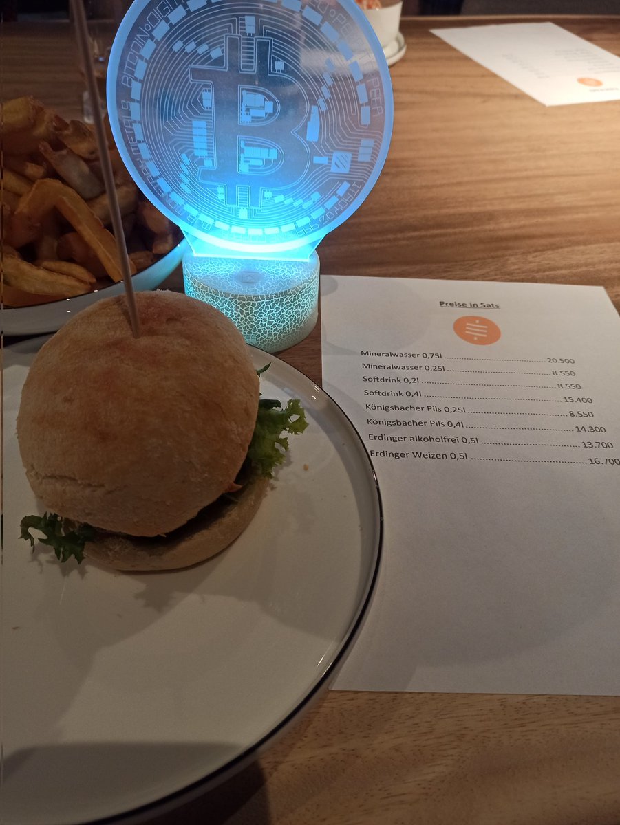 EinundzwanzigKo's tweet image. Die Hauptspeise war wieder sehr lecker gute Arbeit wird auch in gutem Geld bezahlt #paywithbitcoin #bitcoin @_einundzwanzig_ @KluetschRene