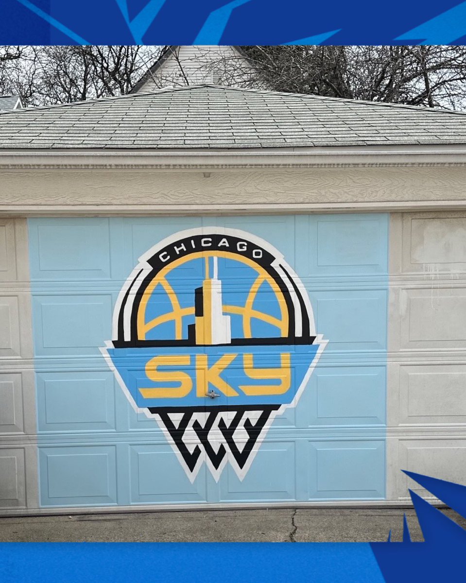 chicagosky's tweet photo. Painted #skytown on the garage door?

Now THAT is love 💙 https://t.co/t3gMHy1KfV