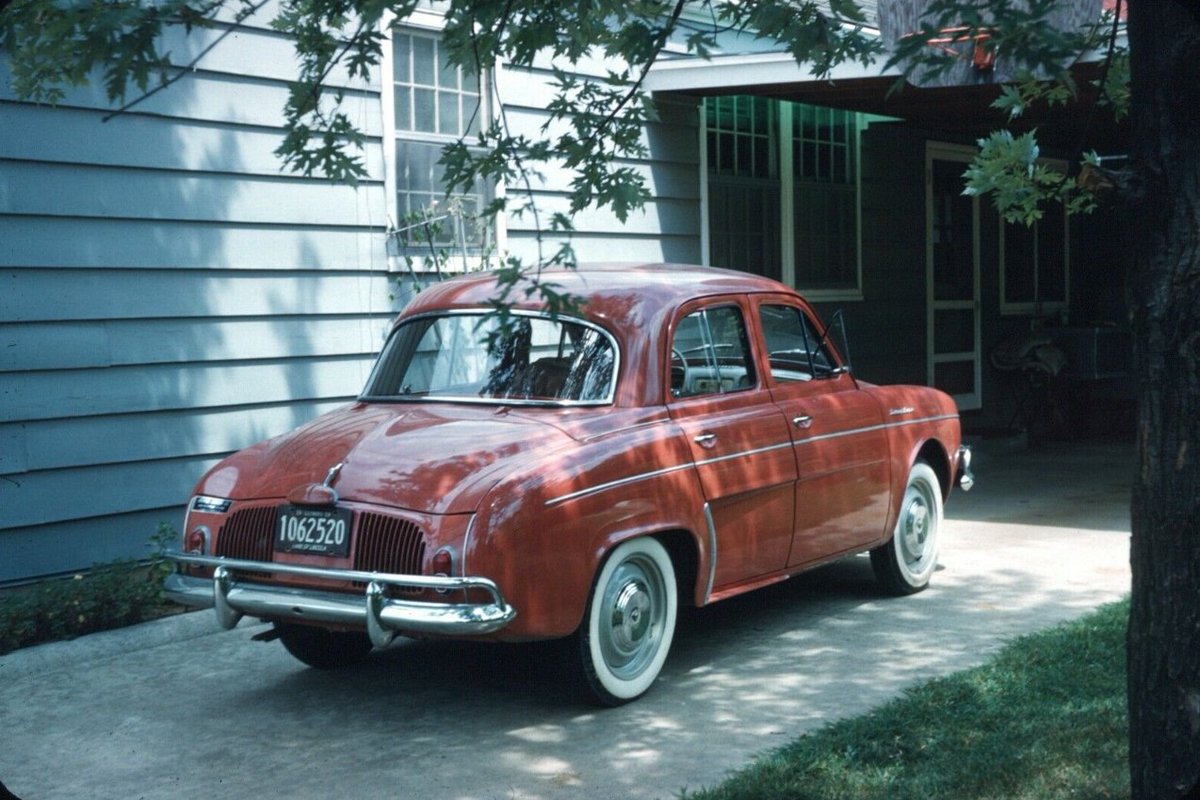 Mémoire2Ville on Twitter "Rétro Cars Voiture 🚗 Renault Dauphine Rouge