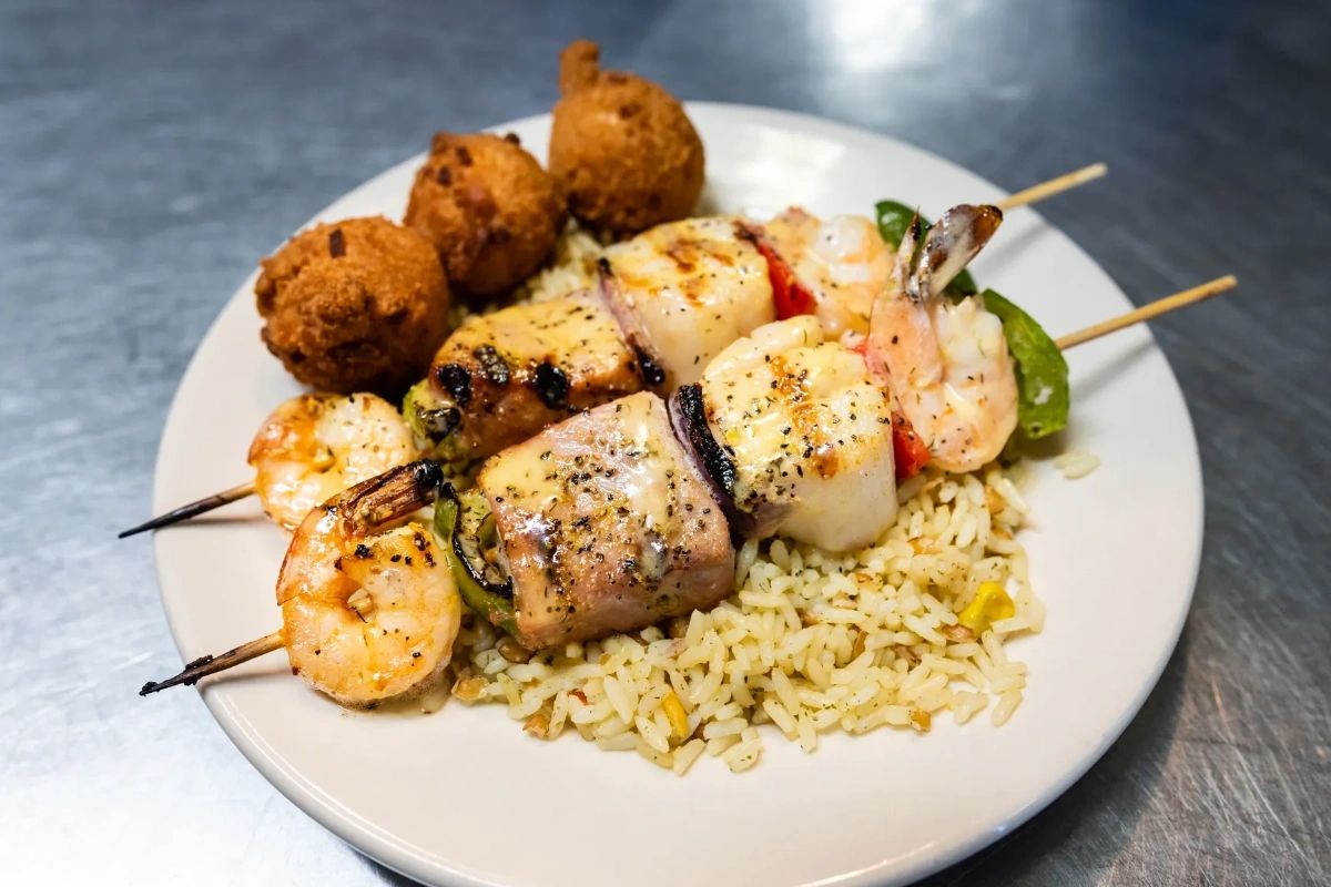 BiminiNoBadDays's tweet photo. Spring is in full swing, which means that it’s time to try something fresh! Join us for dinner tonight to enjoy some of our seafood specialties. #Biminis #BiminisOysterBar #seafood #OysterBar #SeafoodMarket #MyrtleBeach https://t.co/Z8EsX7TtpY