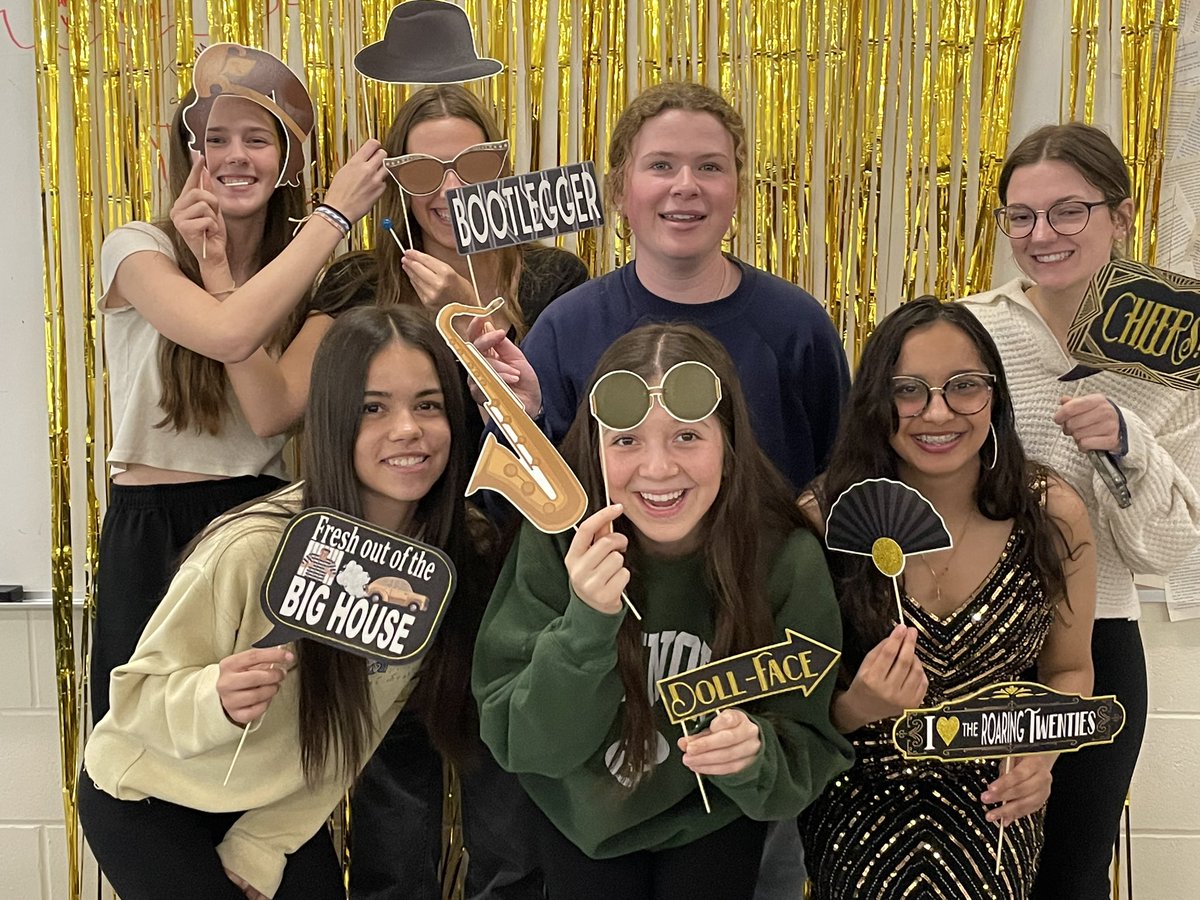 ms_hoti's tweet photo. The first ever English III Gatsby Party was a success!! 🎊💰🇺🇸🤵🏼‍♂️🕰️🎶 
Here are some goodies from the photo booth station! 📸 https://t.co/MAp8I2TPAf