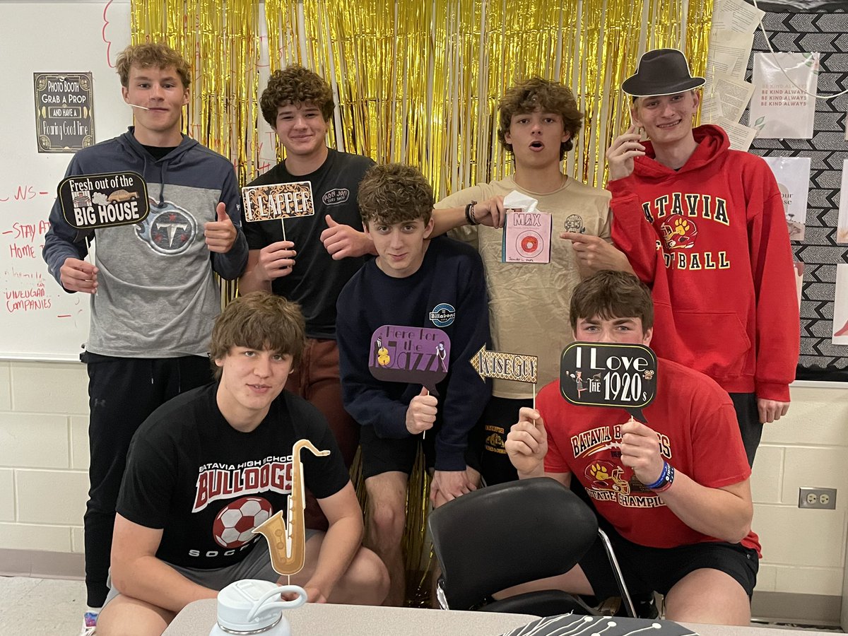 ms_hoti's tweet photo. The first ever English III Gatsby Party was a success!! 🎊💰🇺🇸🤵🏼‍♂️🕰️🎶 
Here are some goodies from the photo booth station! 📸 https://t.co/MAp8I2TPAf