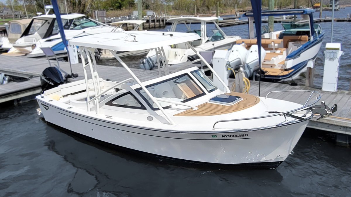 McMichaelYards's tweet image. This 2021 Coronado 23 Cuddy is available for viewing at the @CSpringBoatShow from today until 5pm Sunday. 
hubs.ly/Q01N4NVm0
#powerboat #boatshow #ctspringboatshow #boatsforsale