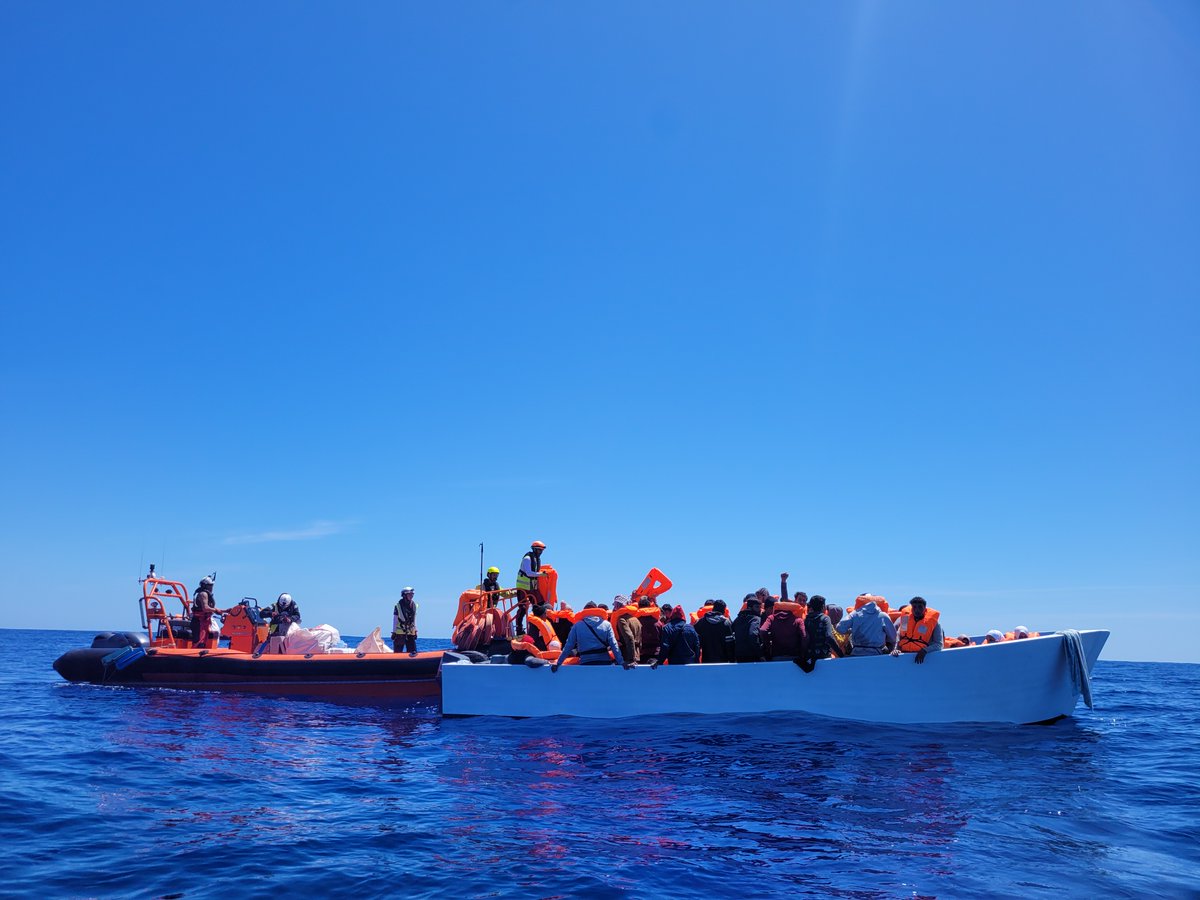 #OceanViking performed 3 rescues in less than 7h in Maltese Search &amp; Rescue Region alerted by <a href="/alarm_phone/">@alarmphone</a>. The Search &amp; Rescue operations were all closely coordinated by Italian maritime authorities. <a href="/SOSMedIntl/">SOS MEDITERRANEE</a> has been calling for such vital coordination efforts for years.