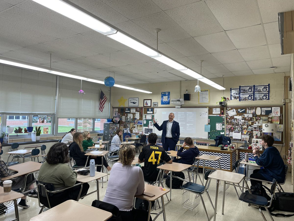 Happy Uncle Matt Day everyone! IB GloPo students are able to hear all about Peace and Conflict from Matt Steinhelfer, the Deputy Assistant Secretary of the US State Department’s Bureau of Conflict and Stabilization Operations. What a great day to be in GloPo!