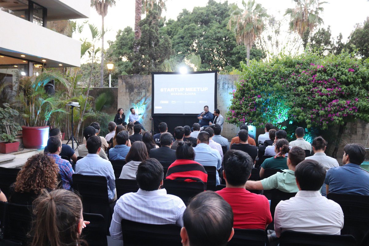 ejccgdl's tweet photo. En el marco de talentland. Este mes realizamos nuestro primer start up meet up, un evento que reunió a más de 40 startups a nivel nacional en la Cámara de comercio. Agradecemos a AWS, Endeavor e Inbest por hacer esto posible. Los esperamos en el próximo. https://t.co/zsKZ86djcu