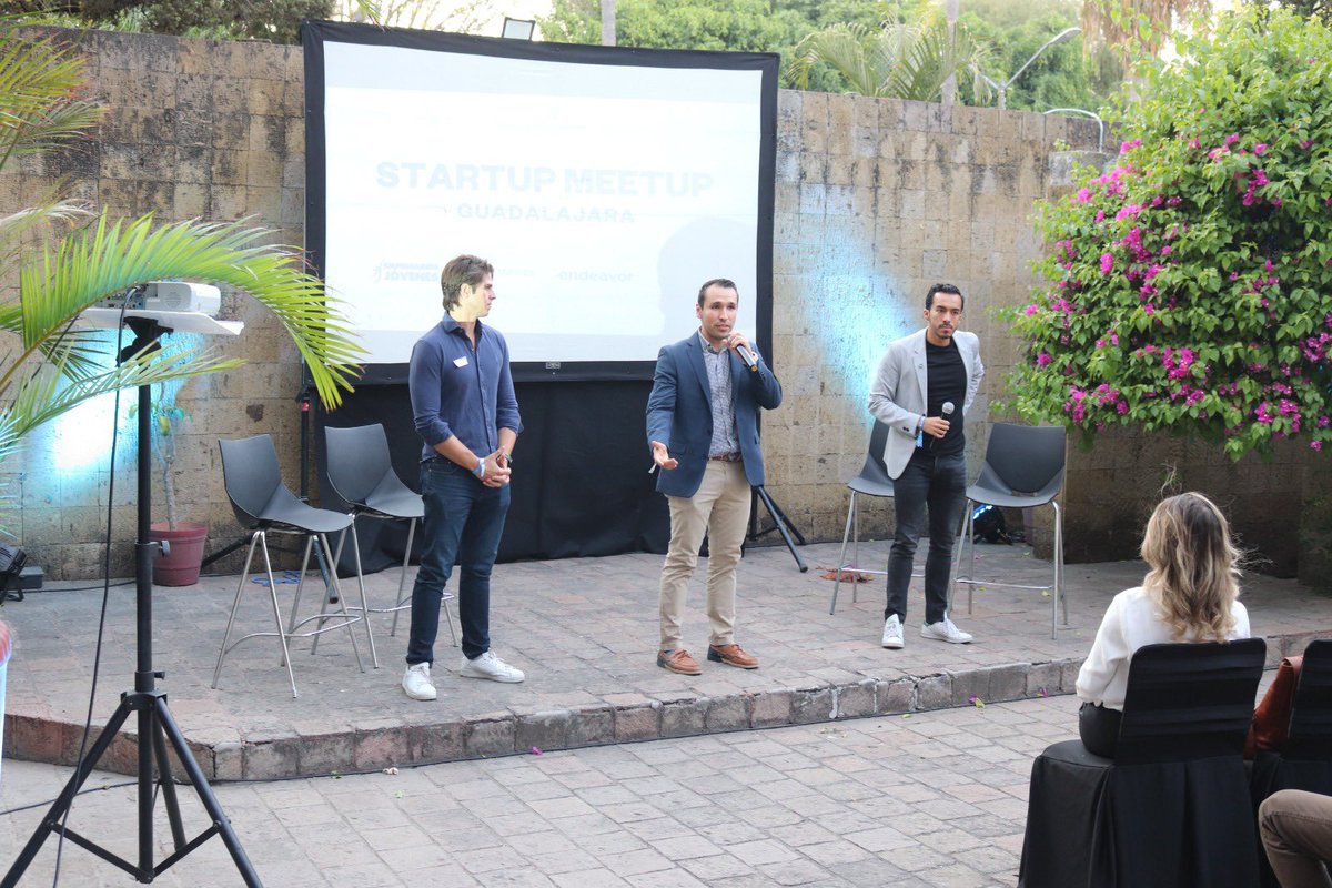 ejccgdl's tweet photo. En el marco de talentland. Este mes realizamos nuestro primer start up meet up, un evento que reunió a más de 40 startups a nivel nacional en la Cámara de comercio. Agradecemos a AWS, Endeavor e Inbest por hacer esto posible. Los esperamos en el próximo. https://t.co/zsKZ86djcu