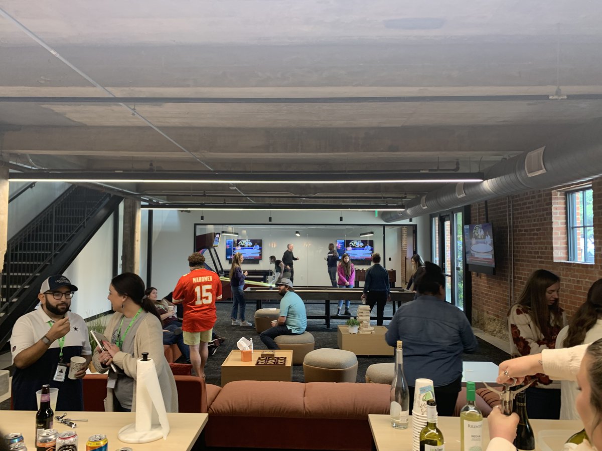 simpli_fi's tweet photo. Who's ready for the weekend? We love capping the week off with a weekly happy hour at our HQ in Fort Worth! #OneSimplifi https://t.co/pjawBNyRTU