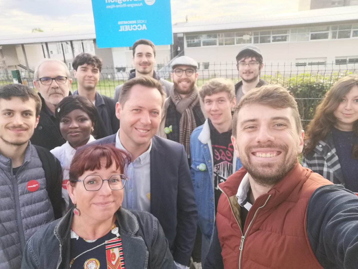 BorisBouchet's tweet photo. Avec mes collègues conseillers régionaux @annaaubois @Greg_Verriere @RogerJeanMeallet à la rencontre de la communauté éducative du lycée de Cournon  pour les inviter à contribuer à la plate-forme
 https://t.co/28w0r4nnNt
afin de connaître leur opinion sur l'état de leur lycée. https://t.co/M1X4rkjjcF