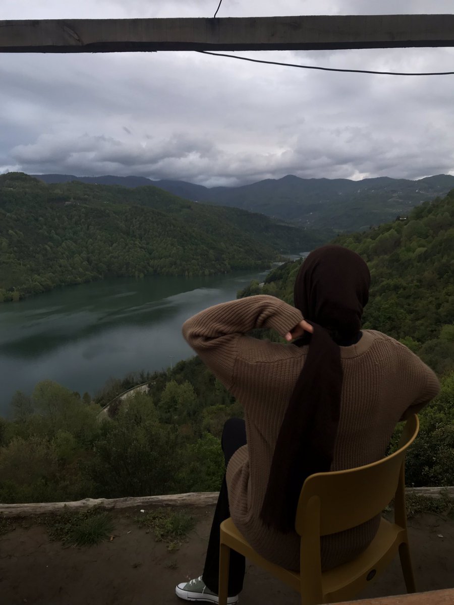 spenijj's tweet photo. hoş geldin yeni yaşım
yeni telaşlarım
yeni kararlarım
heyecanlarım
hayallerim
her şeye rağmenlerim
iyi ki gelenler ve gidenler 
sevinçlerim
hüzünlerim
kimse gibi olmayıp hep kendi gibi kalan yanım
hoş geldin
... https://t.co/GzXZzqgC2s