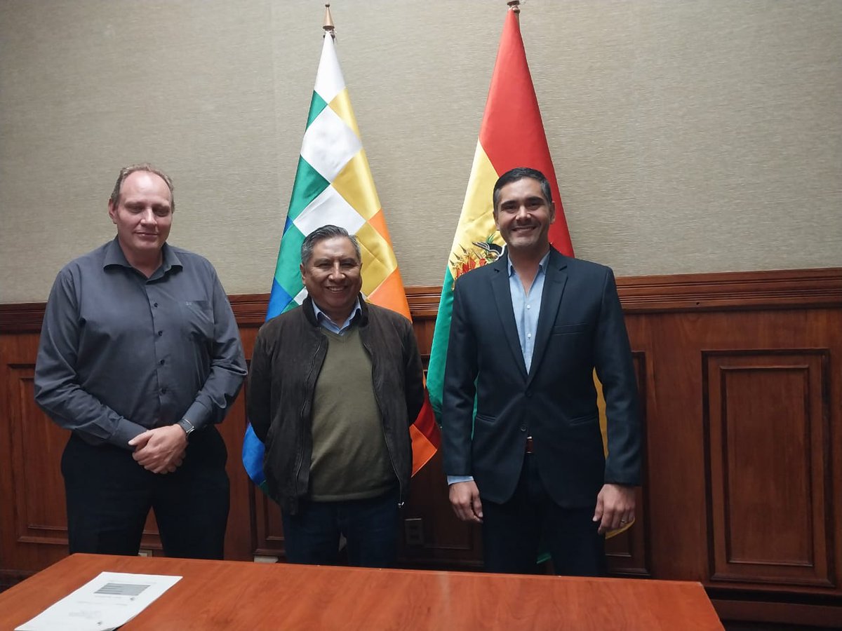 fep_sc's tweet photo. Ejecutivos de la @fep_sc, a la cabeza de Oscar Mario Justiniano, se reunieron con el Ministro de Relaciones Exteriores, Rogelio Mayta Mayta y el Viceministro de Comercio Exterior e Integración, Benjamín Blanco, para trabajar en la promoción y exportación de productos bolivianos. https://t.co/zS4EpSovJ9