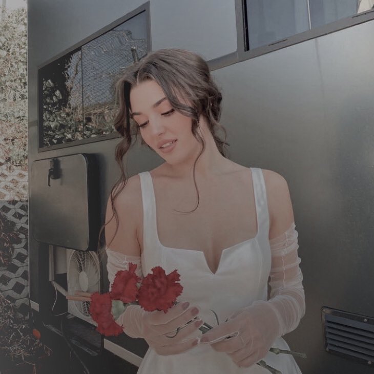 odelikiz's tweet photo. ᅠᅠ
ᅠᅠ
         ، ،  ﹫ 𝐨𝐝𝐞𝐥𝐢𝐤𝐢𝐳 :
                
   senin için kan pompalayan kalbim kadar kırmızı. 
             
ᅠᅠ                      🥀
ᅠᅠ
ᅠᅠ https://t.co/FwE3znIkP5