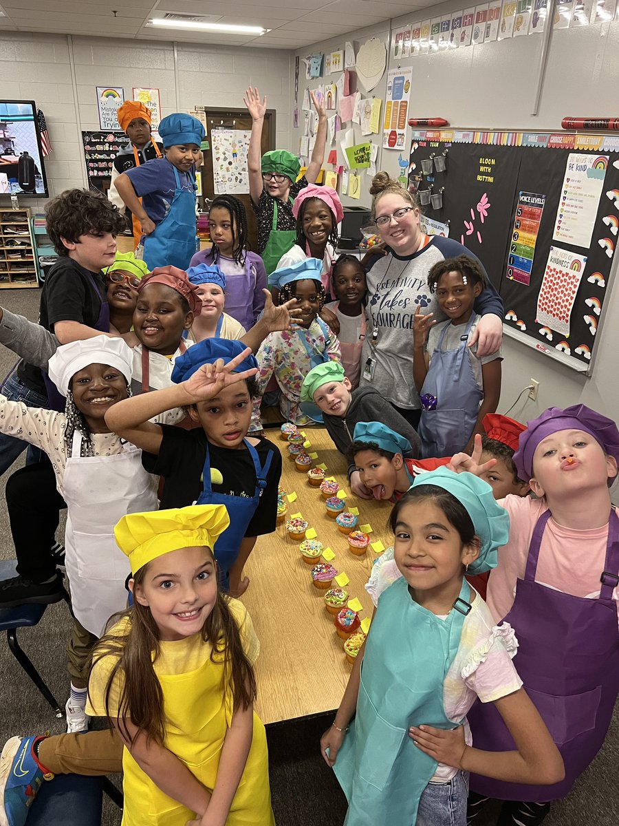 toribottini's tweet photo. Bottini’s Bakery!! Today we decorated cupcakes with my mom as a special guest. Such a fun way to celebrate the end of milestones!! 🧁 https://t.co/UR9v299DJE