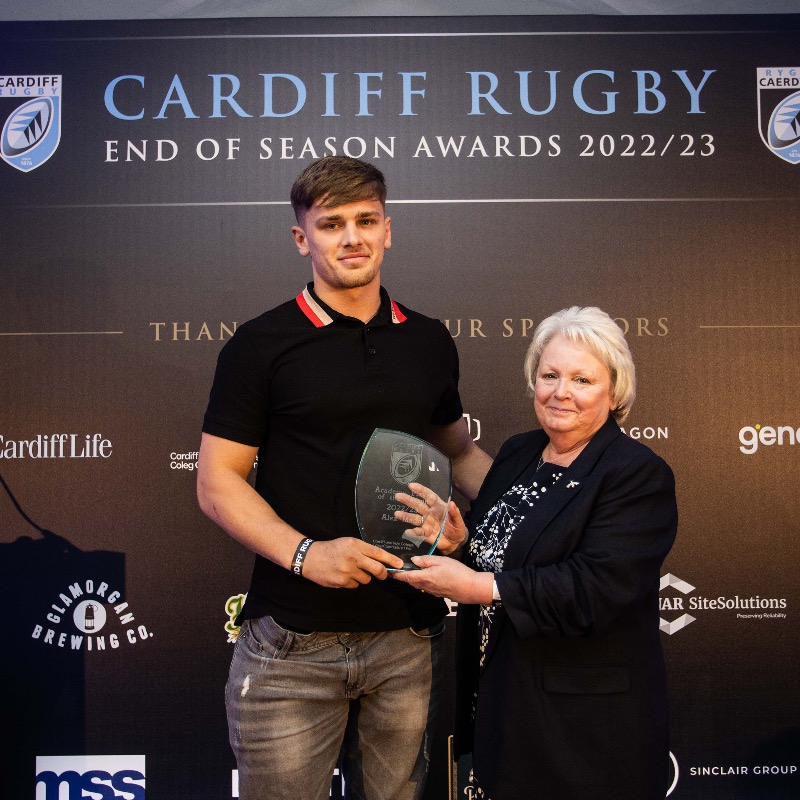 Cardiff_Rugby's tweet photo. 🏆 A full round up from Cardiff's End of Season awards, where Lloyd Williams was named the Peter Thomas Player of the Season on an emotional evening at Cardiff Arms Park. ⤵️