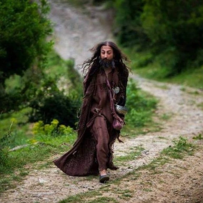 "Hadiseleri olduğu gibi kabul et. Hayır, olandadır." derler.
olan,olması gerekendi.
yürümeye devam et..