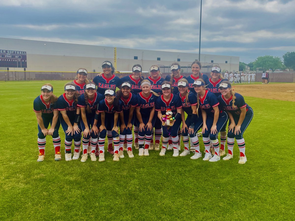 kimgarner20's tweet photo. Congratulations ⁦@SluggingEagles⁩          Bi-District Champions!🅰️🆙🥎 https://t.co/ZZCjruq7YW