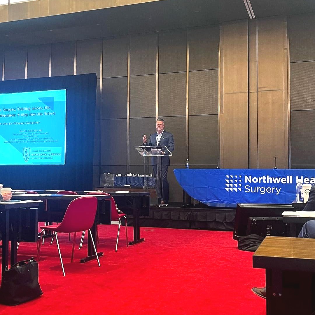ZuckerSoM's tweet photo. #ZSOM students attended the inaugural Robotic Complex GI Surgery Symposium by @NorthwellHealth  to explore the future of robotic surgery. Dean Dr. David Battinelli discussed integrating robotic surgery training into medical education. 

#RoboticSurgery #MedicalEducation #daVinci https://t.co/WbFDzCx8NK
