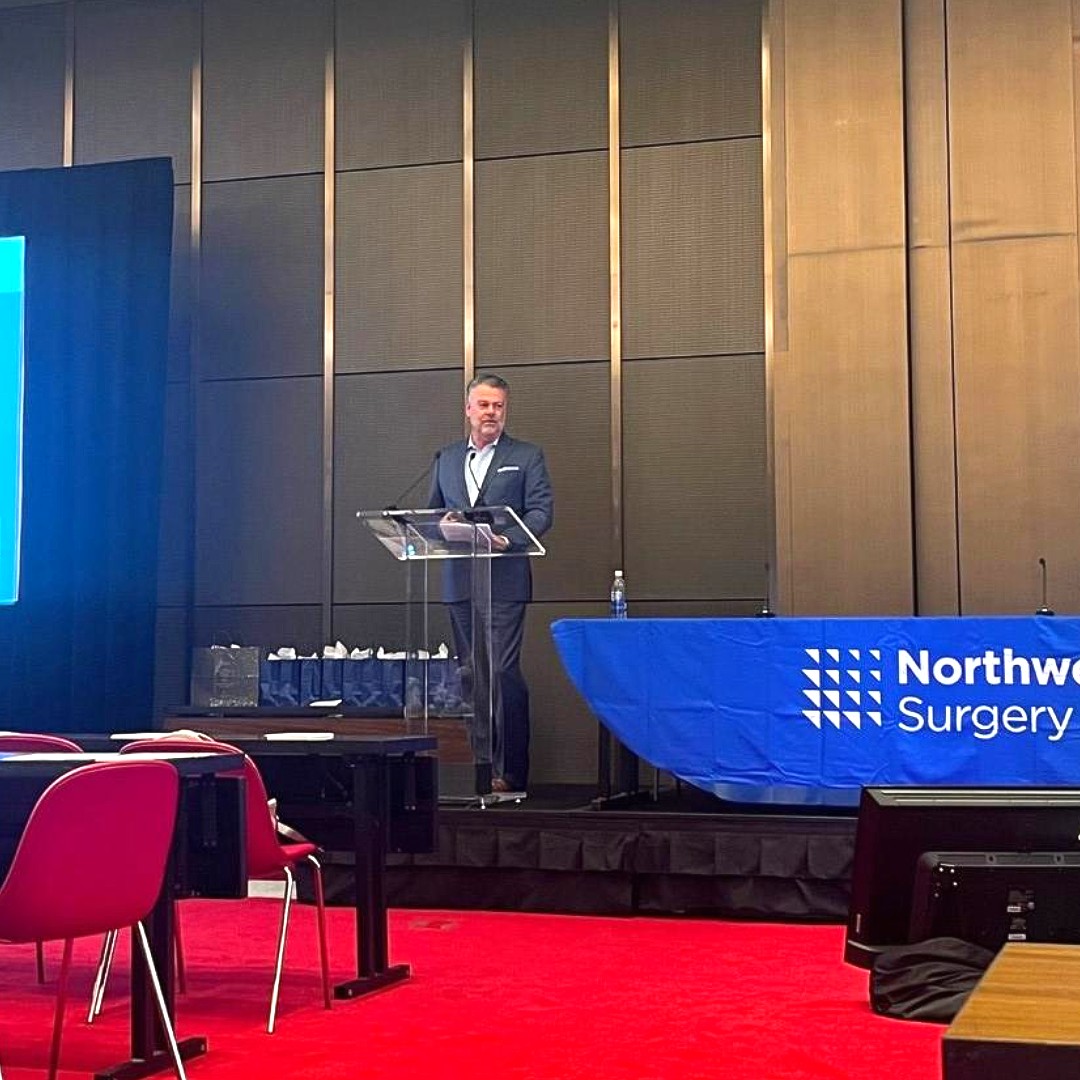 ZuckerSoM's tweet photo. #ZSOM students attended the inaugural Robotic Complex GI Surgery Symposium by @NorthwellHealth  to explore the future of robotic surgery. Dean Dr. David Battinelli discussed integrating robotic surgery training into medical education. 

#RoboticSurgery #MedicalEducation #daVinci https://t.co/WbFDzCx8NK