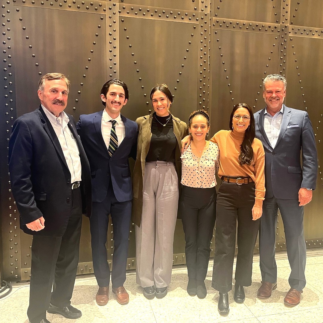 ZuckerSoM's tweet photo. #ZSOM students attended the inaugural Robotic Complex GI Surgery Symposium by @NorthwellHealth  to explore the future of robotic surgery. Dean Dr. David Battinelli discussed integrating robotic surgery training into medical education. 

#RoboticSurgery #MedicalEducation #daVinci https://t.co/WbFDzCx8NK