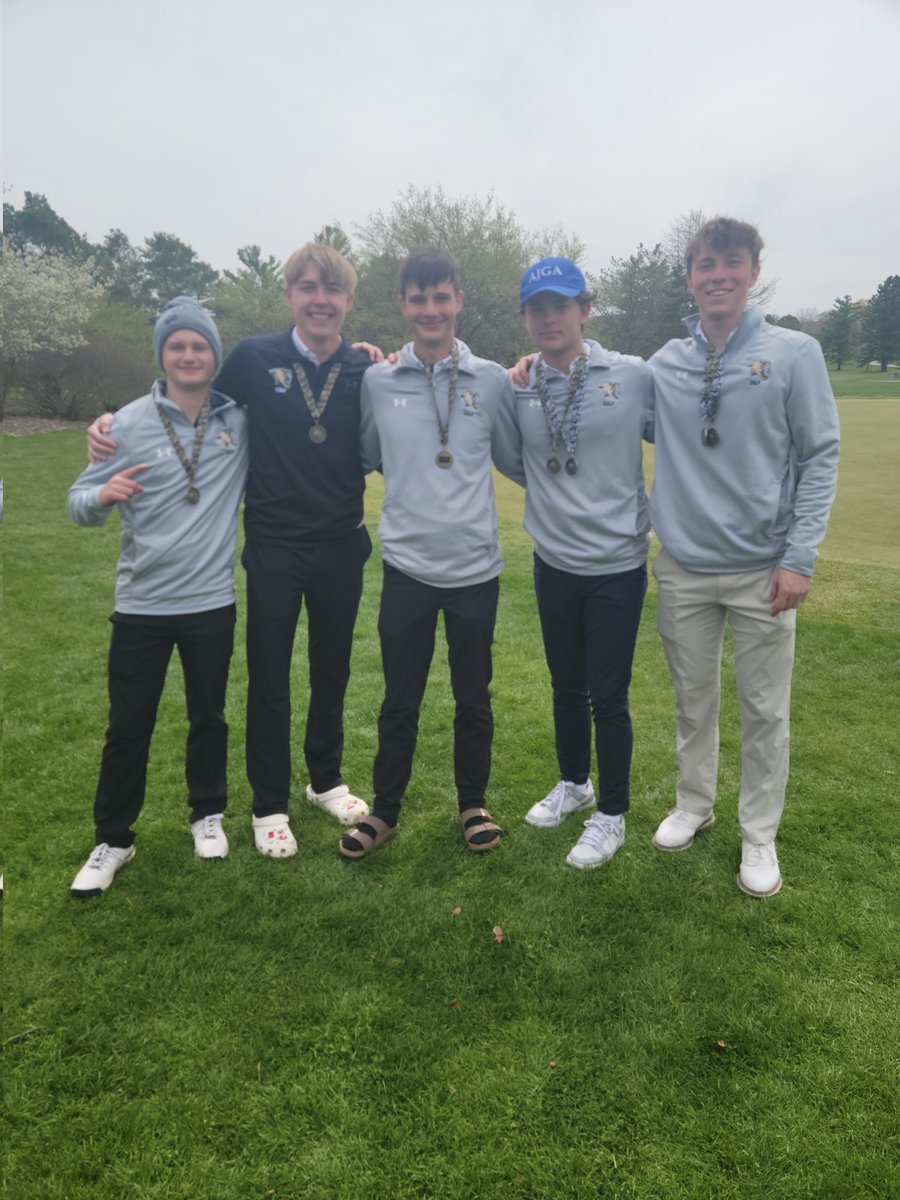 BoysGolfFHS's tweet photo. @zachkoch14 is your 1st Place Medalist with a 75! @LandenS15 takes 4th via 2nd place tiebreaker with a great score of 76! @NiemiecJack and Parker Fraser finish T12 with a pair of 82s. So proud of these young men! https://t.co/rAbQOmAuZn