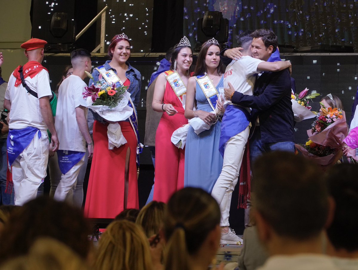 Ayto_Las_Rozas's tweet photo. Tras el pregón a cargo de las peñas ya han sido coronados los reyes y reinas de las Fiestas de San José de #LasMatas ‘23.  Cuatro días por delante llenos de conciertos, festejos, actividades y mucha diversión!!! https://t.co/D20JNavzrY